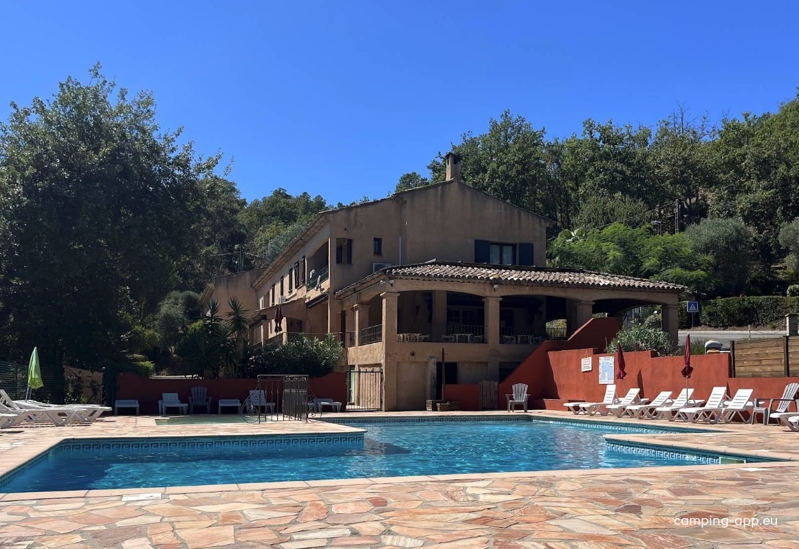 Camping Les Philippons *** — Sítio de acampamento in Les Adrets-de-l'Estérel 