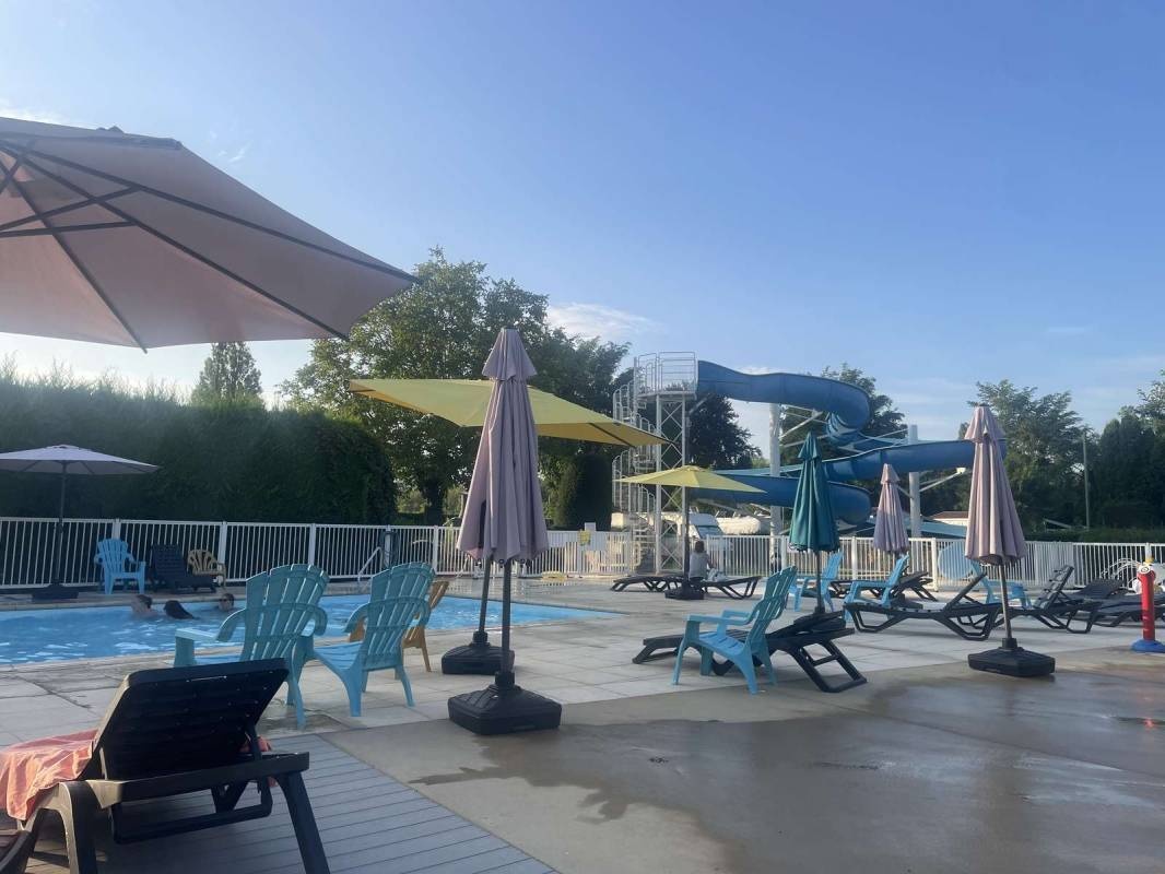 Camping Las Acacias — Kemping in Bellerive-sur-Allier / Auvergne-Rhône-Alpes