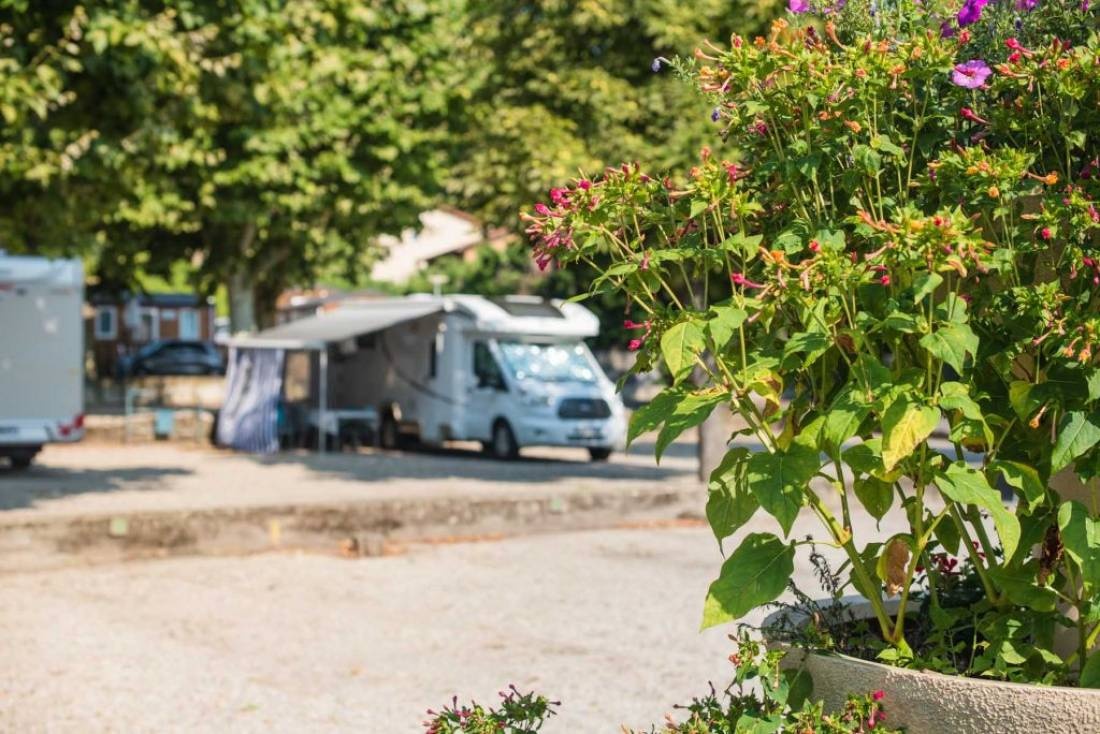Camping des Barolles - Rivet Jean — Campingplats in Saint-Genis-Laval