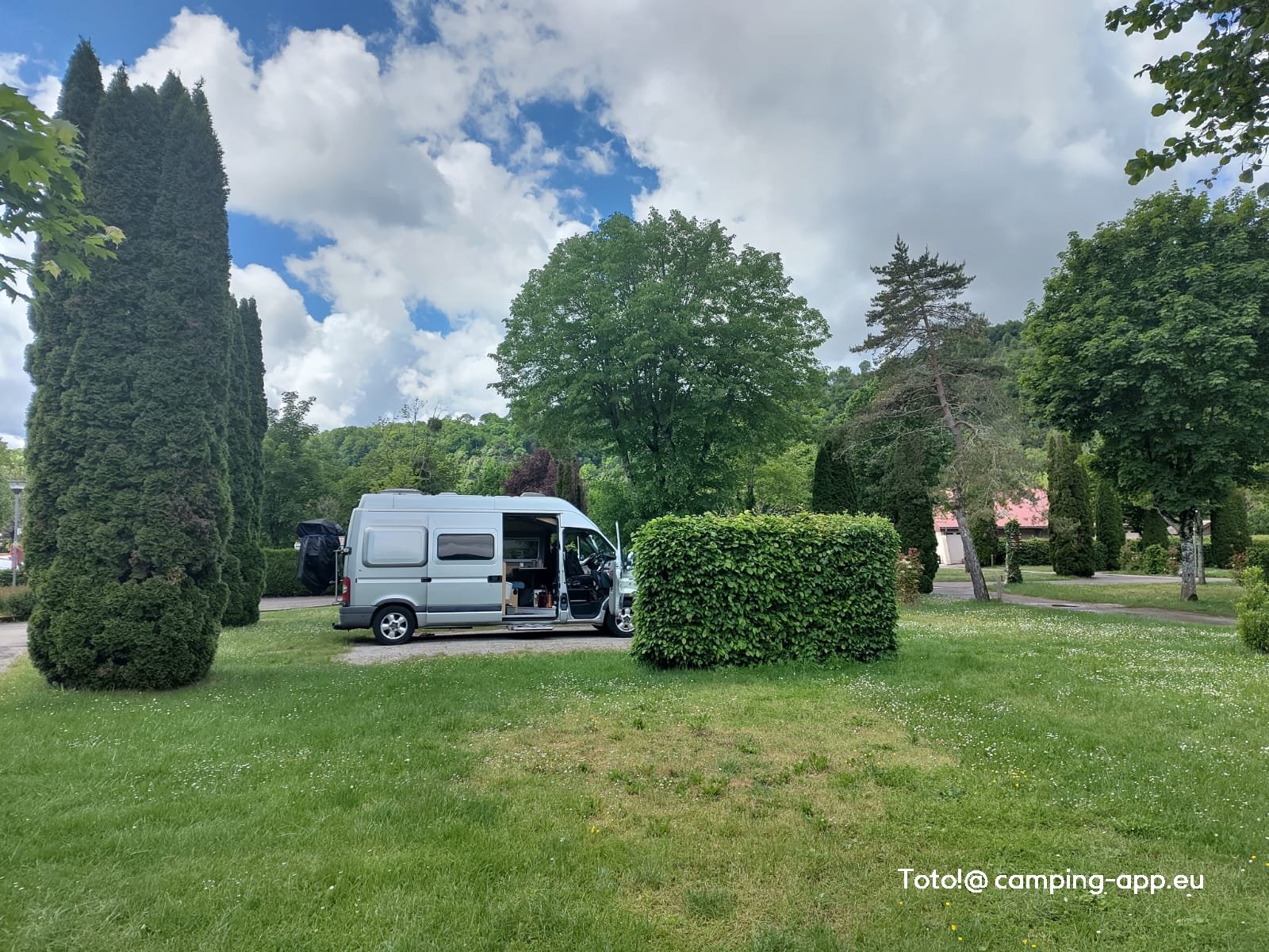 Camping Surchauffant *** — Kemp in La Tour-du-Meix 