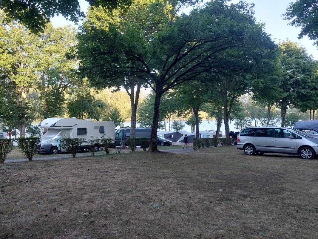Camping en Aveyron Soleil Levant - Lac de Pareloup - site officiel — Kemping in Canet-de-Salars / Occitanie