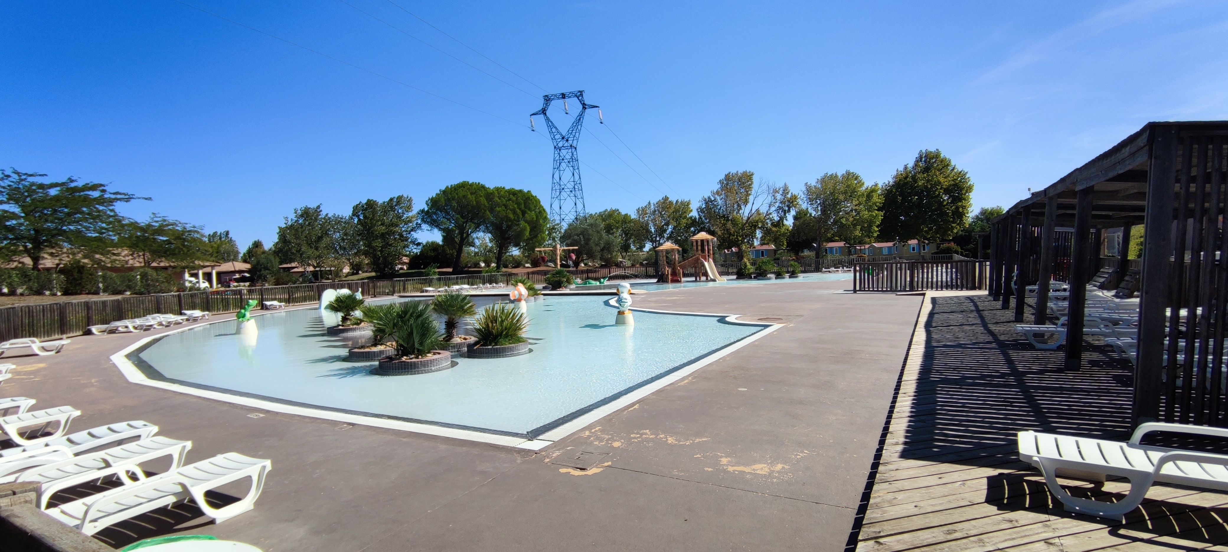 Camping L'Ile Des Papes — Campingplass in Villeneuve-lès-Avignon / Occitanie