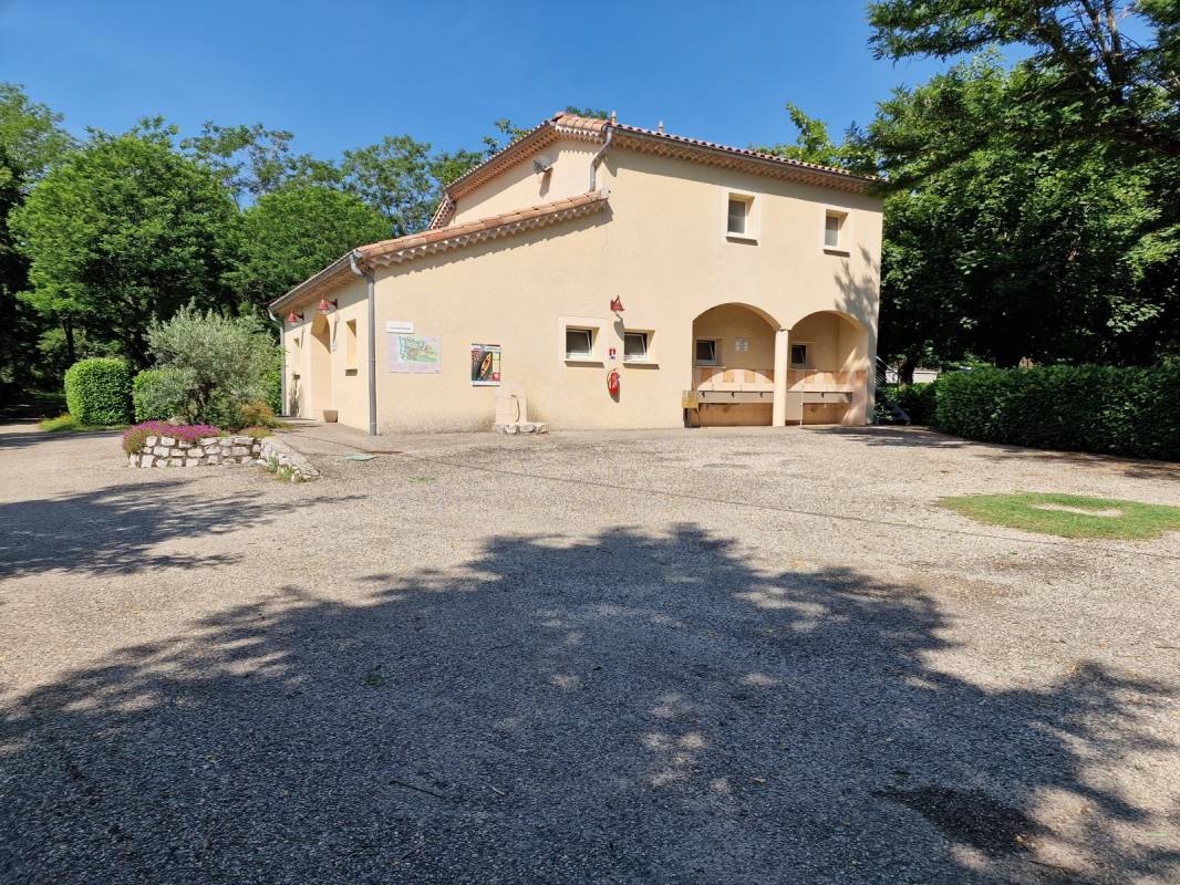 Yelloh! Camping La Plaine — Kamp yeri in Ruoms / Auvergne-Rhône-Alpes