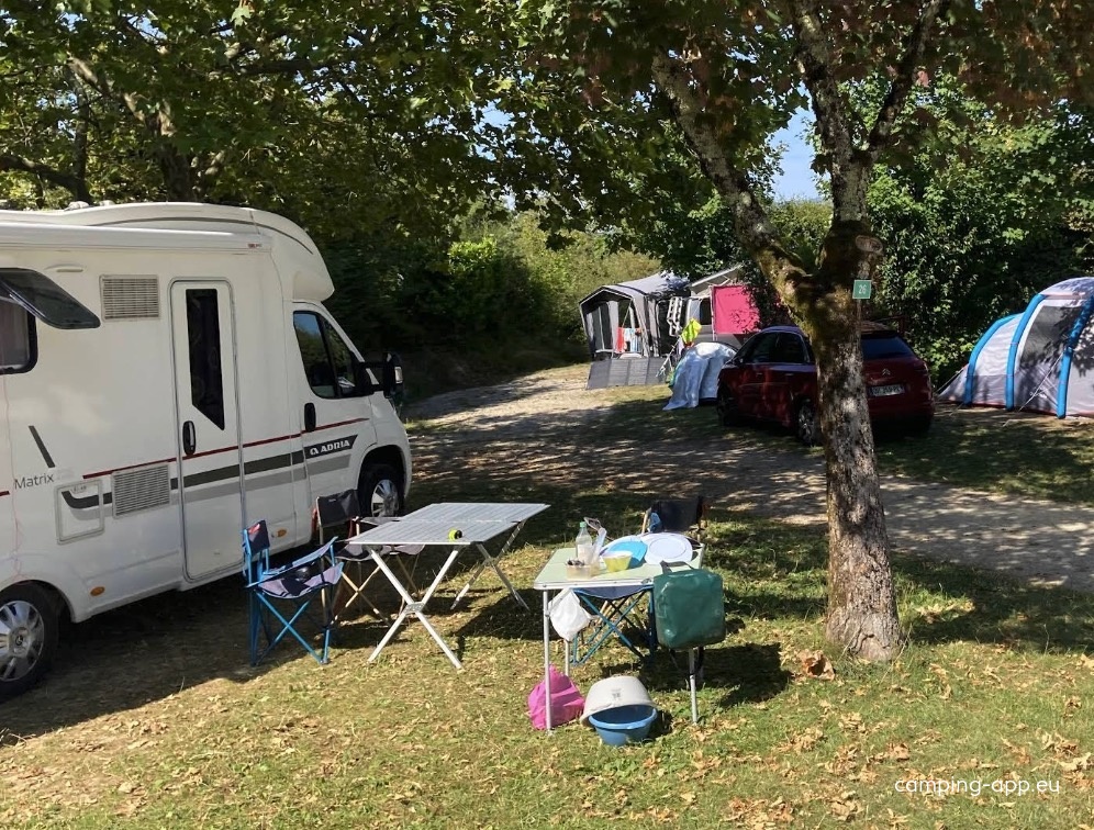 Campingplatz de la Biche — Camping Site in Seyssel / Nouvelle-Aquitaine