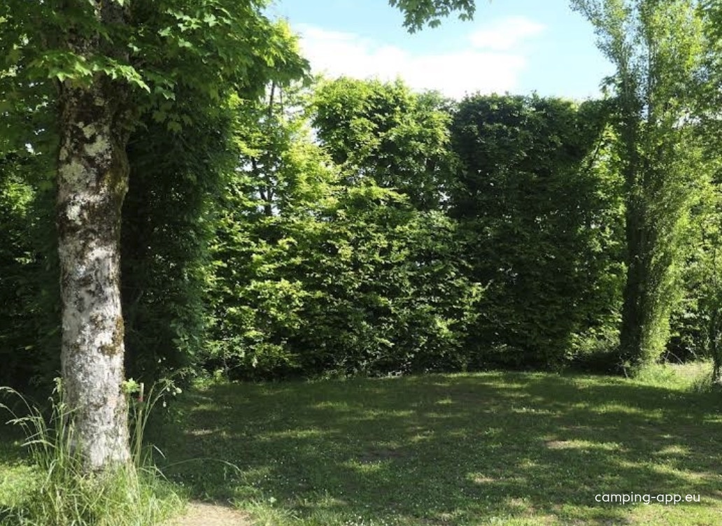 Campingplatz de la Biche — Sítio de acampamento in Seyssel / Nouvelle-Aquitaine