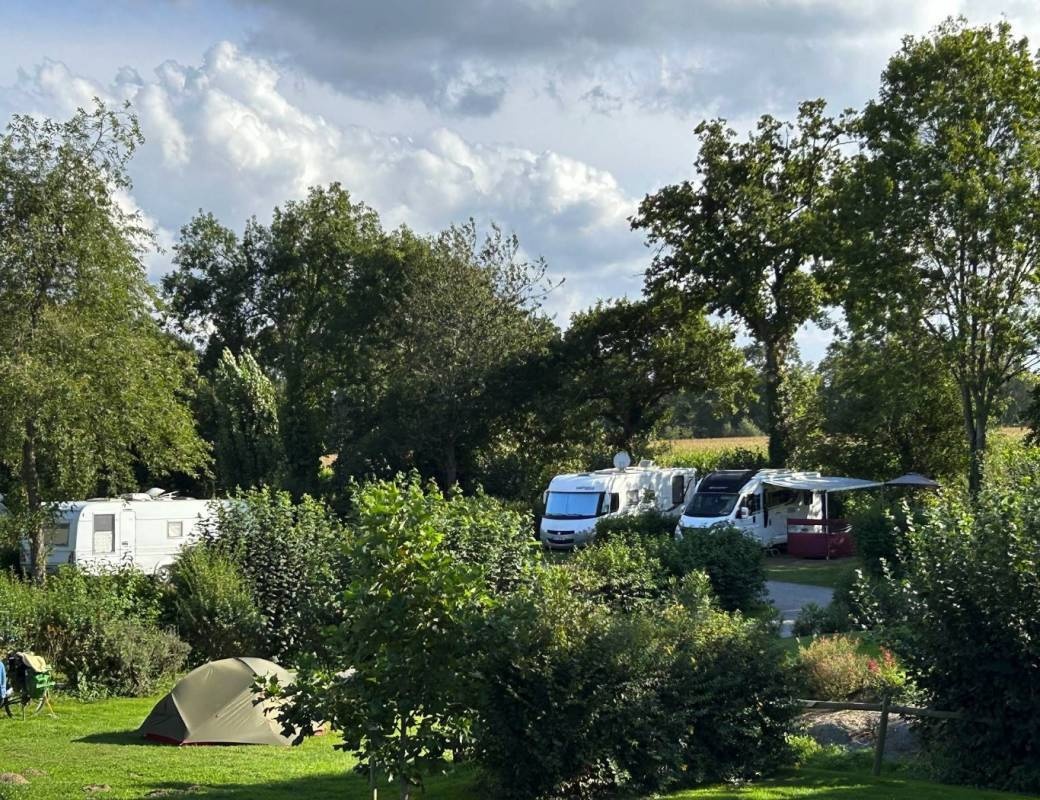 Camping Le Vallon aux Merlettes — Camping in Matignon