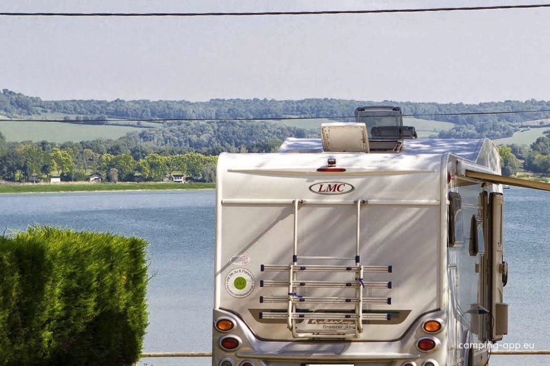 Camping Lac de Panthier **** — Kemp in Vandenesse-en-Auxois