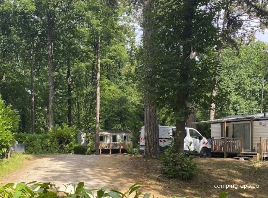 Camping Parc des Roches *** — Campingplatz in Saint-Chéron / Île-de-France