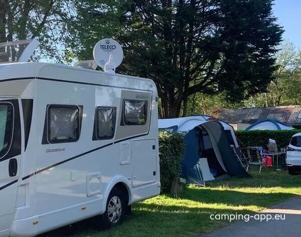 Camping de l’Étang du Pays Blanc **** — Photo 2