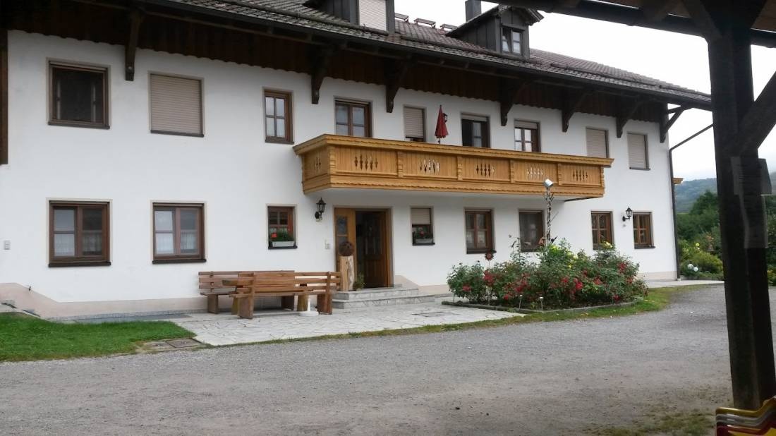 Stellplatz am Ferienbauernhof Sieglinde — Camperplads in Hunding