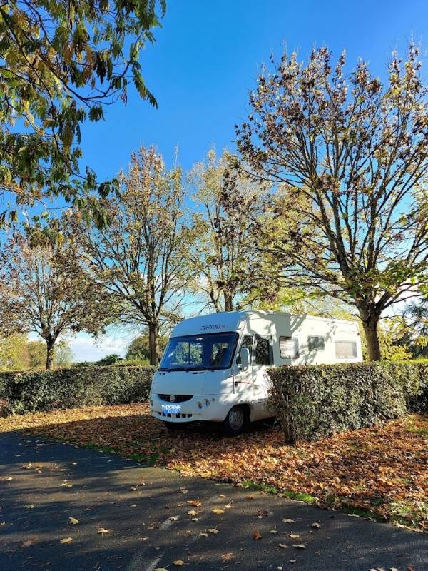 Camping Le Futuriste **** — Kamp yeri in Saint-Georges-lès-Baillargeaux