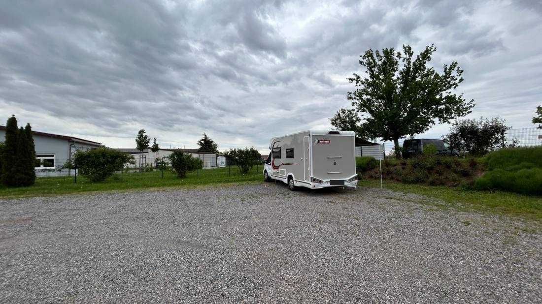 Stellplatz am Weingut Fader — Vinařství in Rhodt unter Rietburg