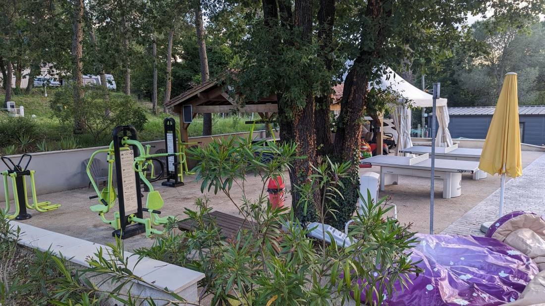 Camping la Pinède en Provence *** — Campingplass in Mondragon / Provence-Alpes-Côte d'Azur