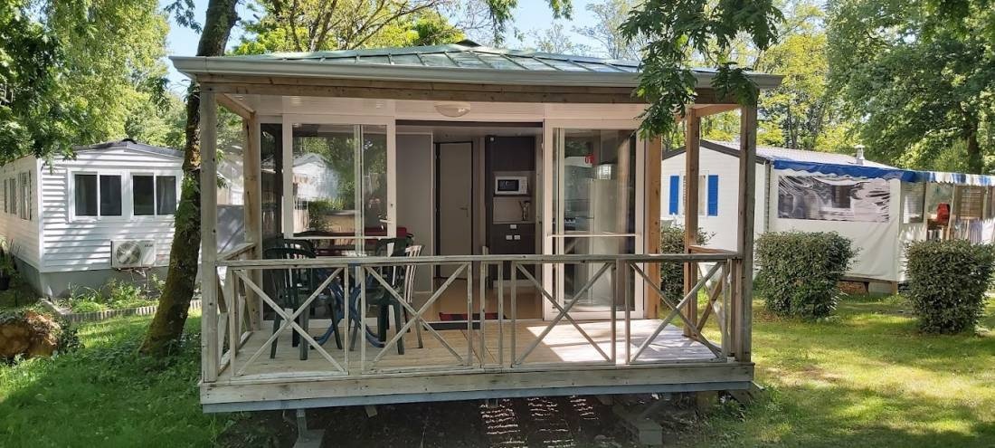 Camping Parc du Val de l'Eyre — Kemp in Salles