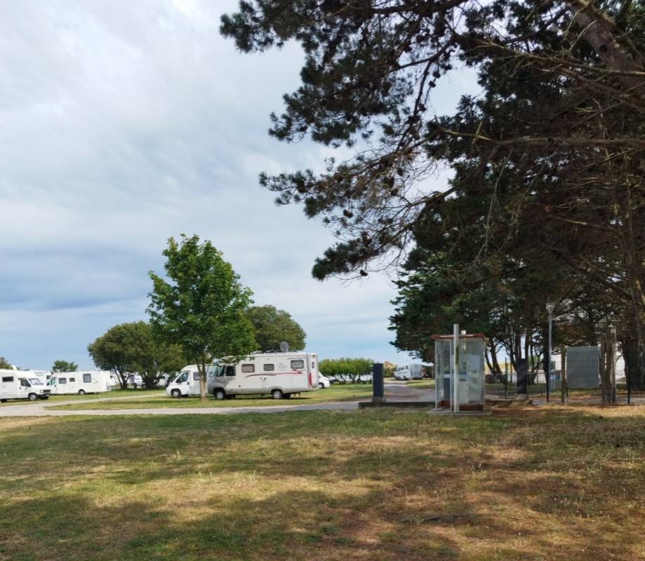 Stellplatz Les Joncs — Camperplaats in Gâvres