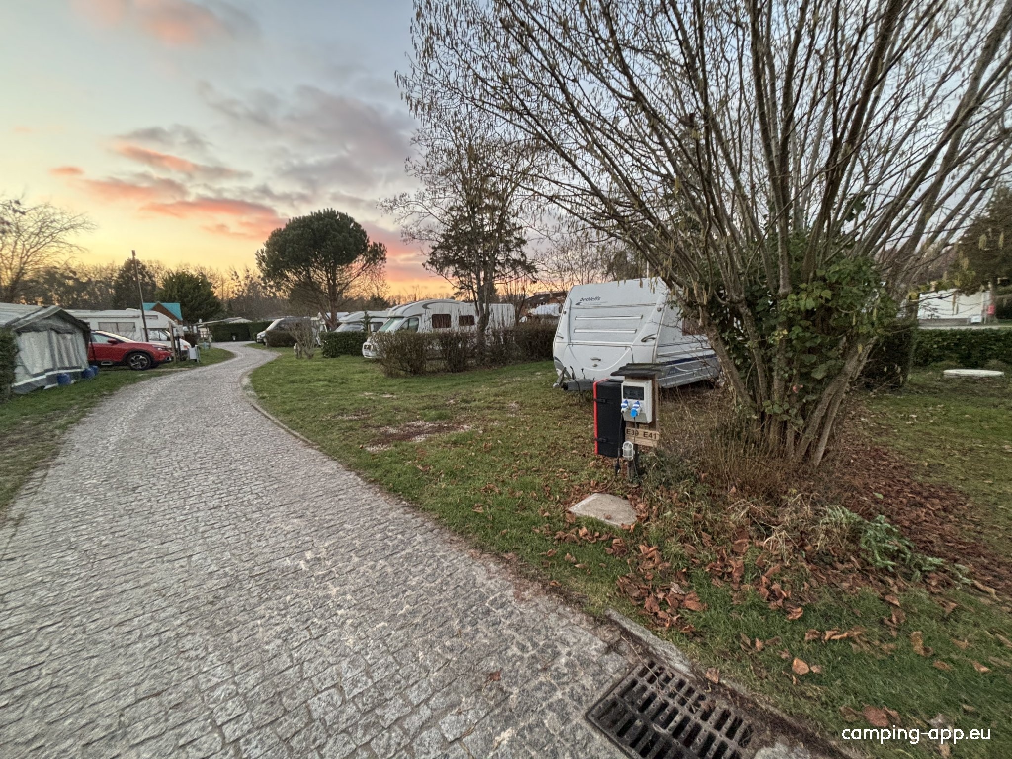 Camping Paris Beau Village *** — Camping in Villiers-s-Orge / Occitanie