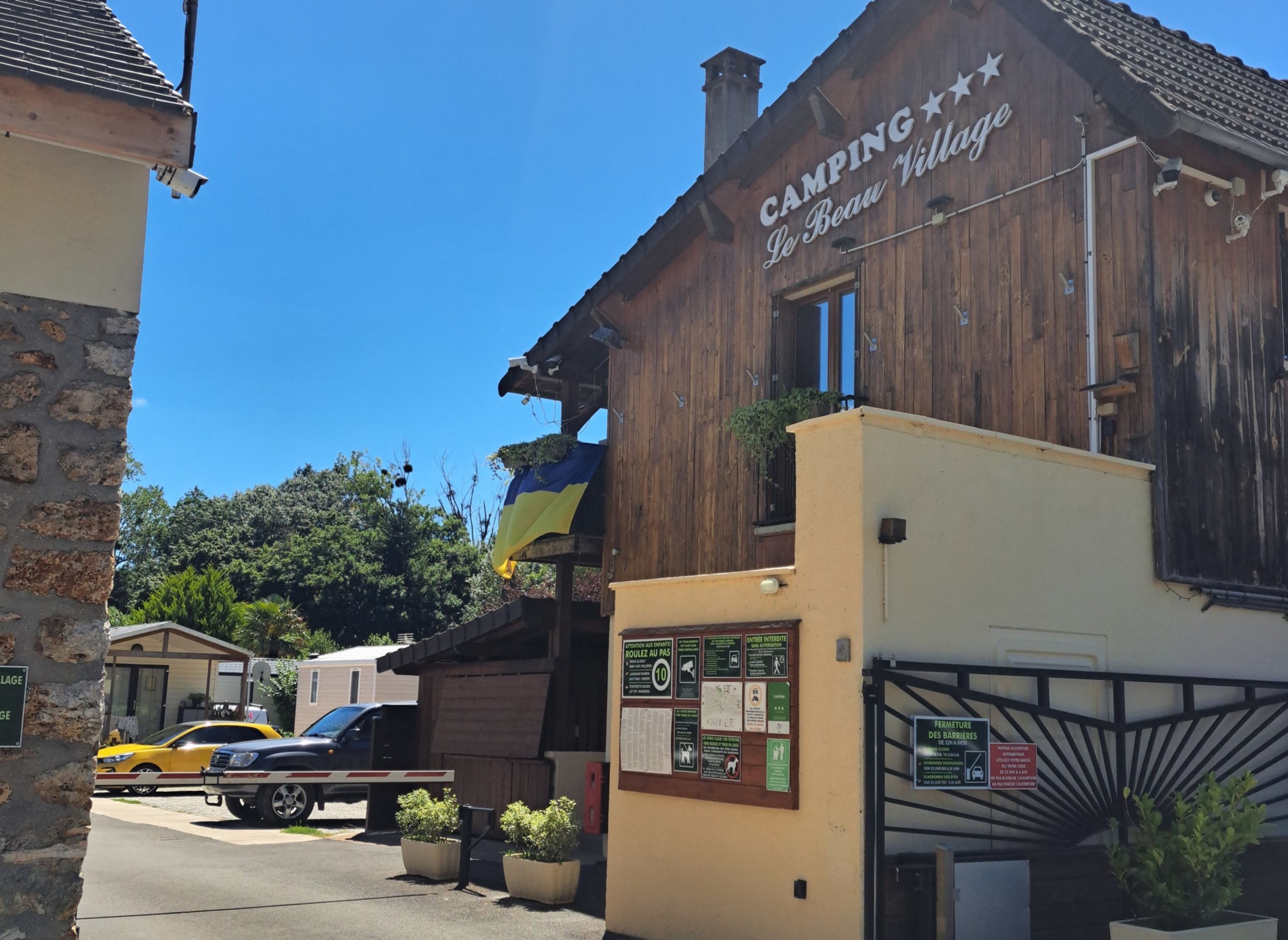 Camping Paris Beau Village *** — Campingplads in Villiers-s-Orge / Occitanie