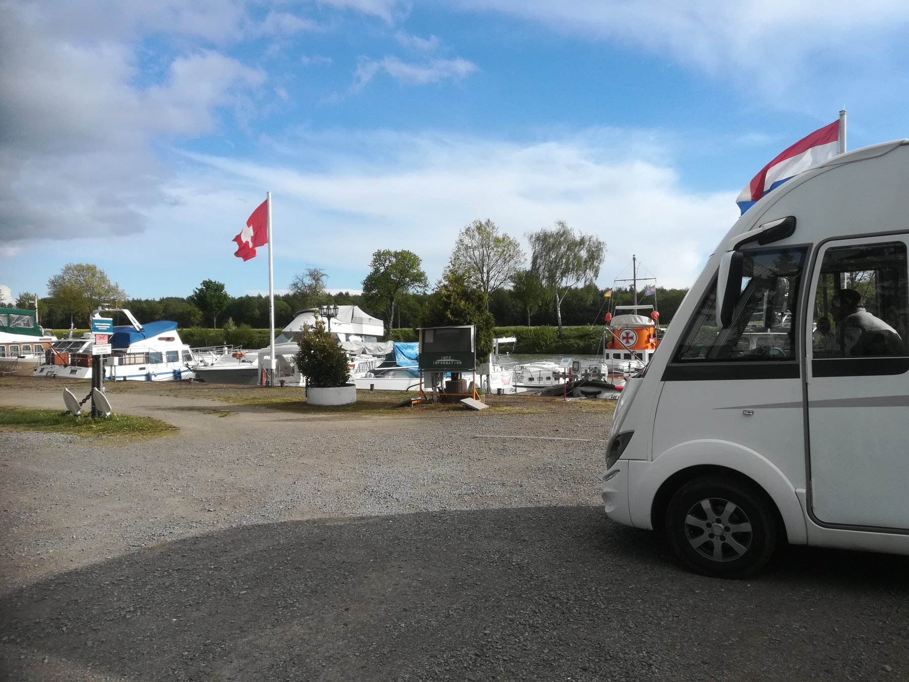 Marina Rasche Werft — Sp. parking dla kamperów in Seelze
