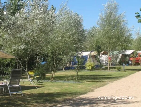 Camping Les Charmes ****