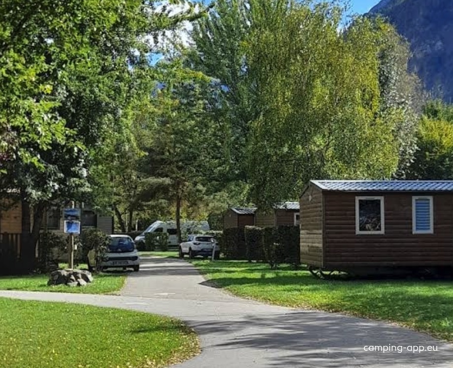 Camping Le Colporteur **** — Cámping in Le Bourg-d'Oisans