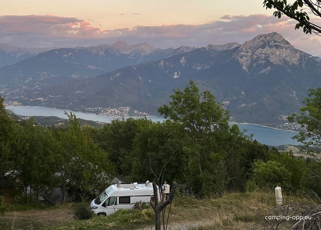 Campsite Le Clos du Lac *** — Camping in Saint-Apollinaire 