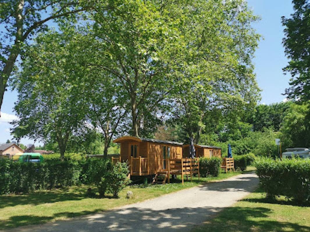 Camping Les Chambons — Kemp in Argenton-sur-Creuse