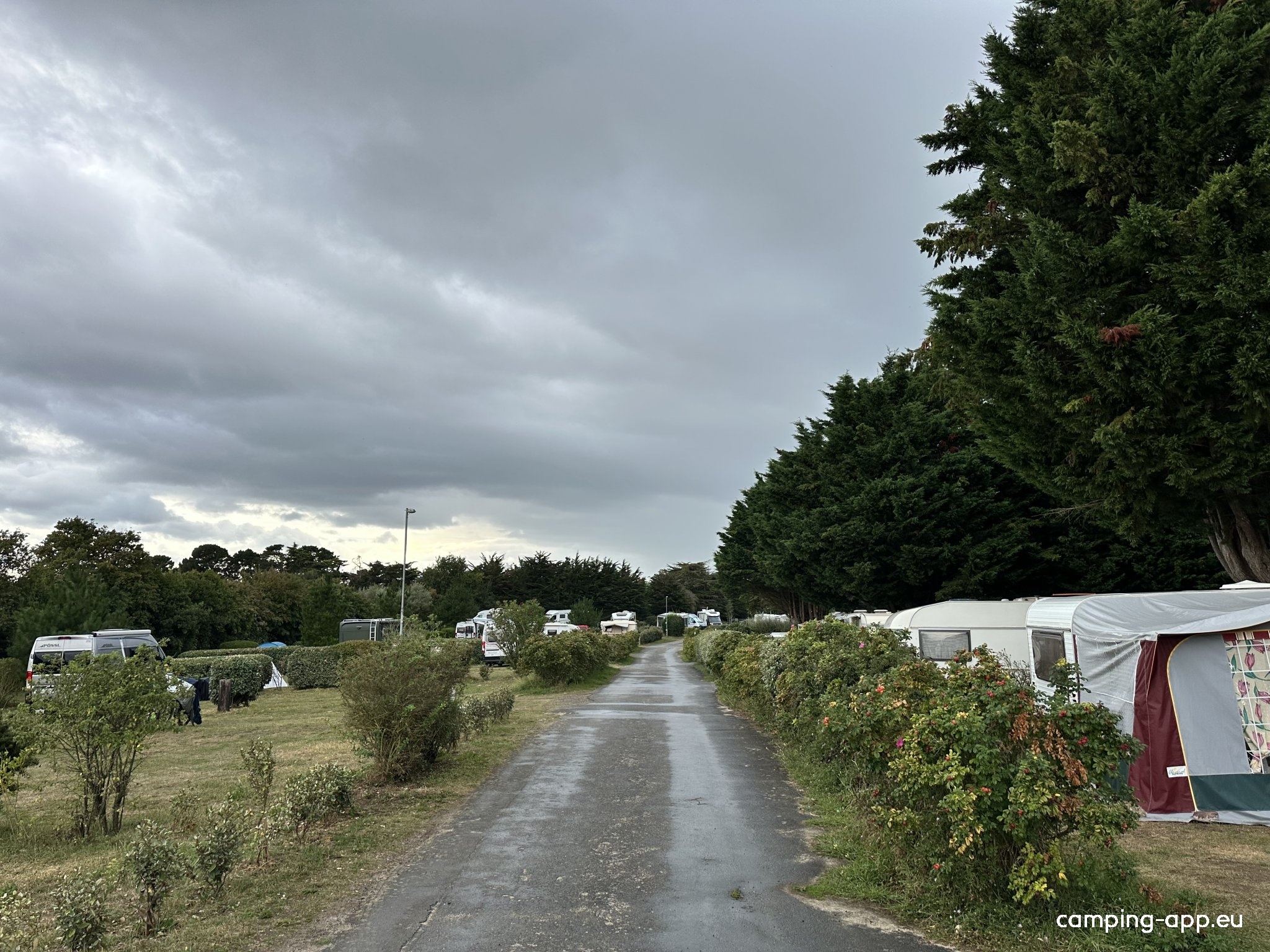 Camping Des Chevrets *** — Camping in Saint-Coulomb 