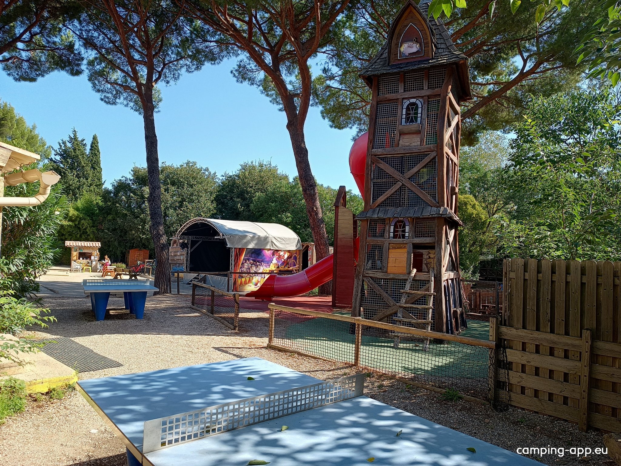 Camping Capfun — Campingplass in Vers-Pont-du-Gard / Occitanie