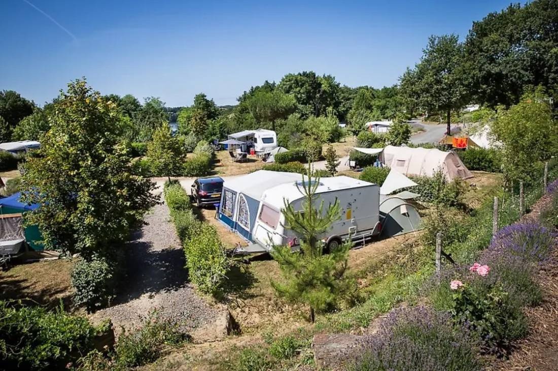 Camping Le Pin Parasol ***** — Kemp in La Chapelle-Hermier / Pays de la Loire