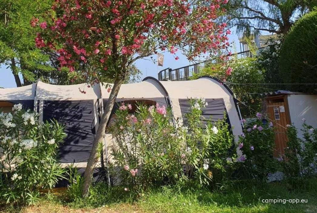 Camping Domaine du Colombier ***** — 露营地 in Fréjus 