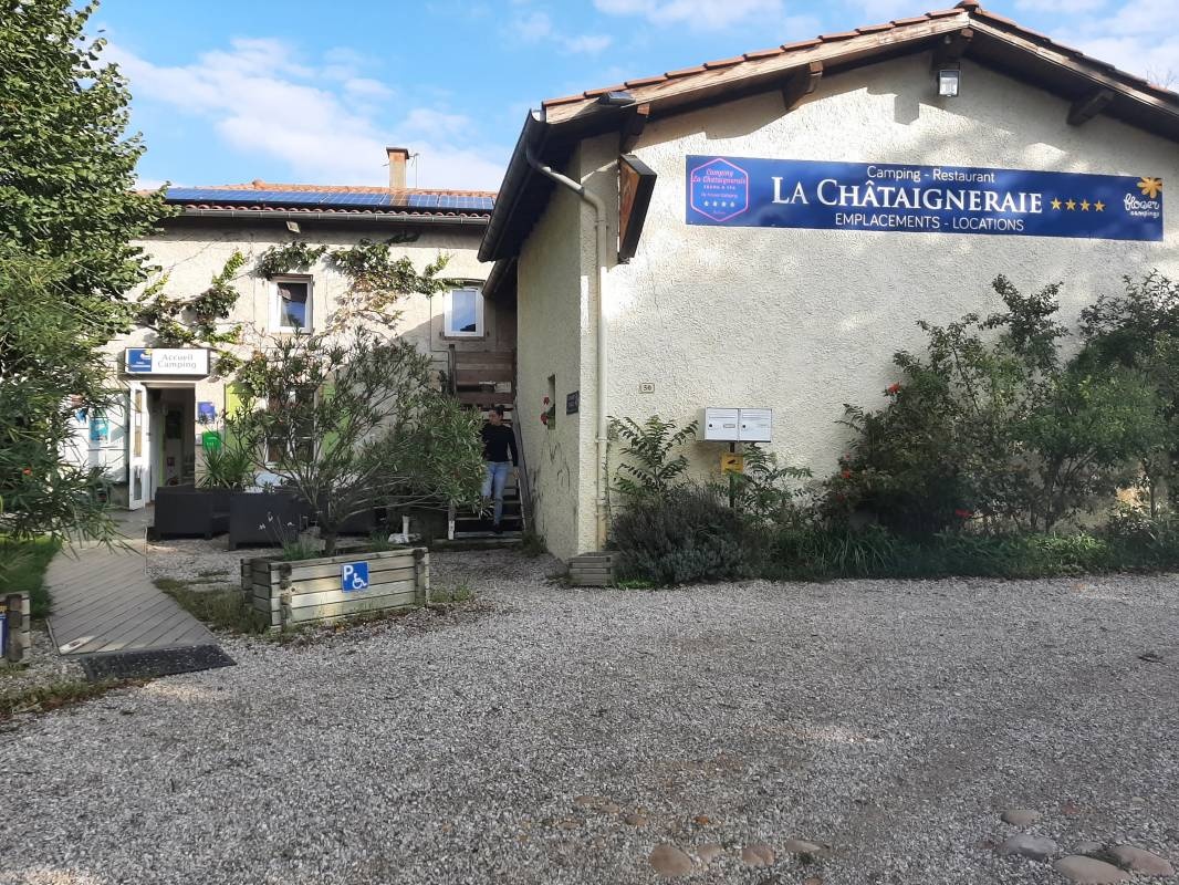 Flower Camping La Chataigneraie **** — Camping in Anneyron / Auvergne-Rhône-Alpes