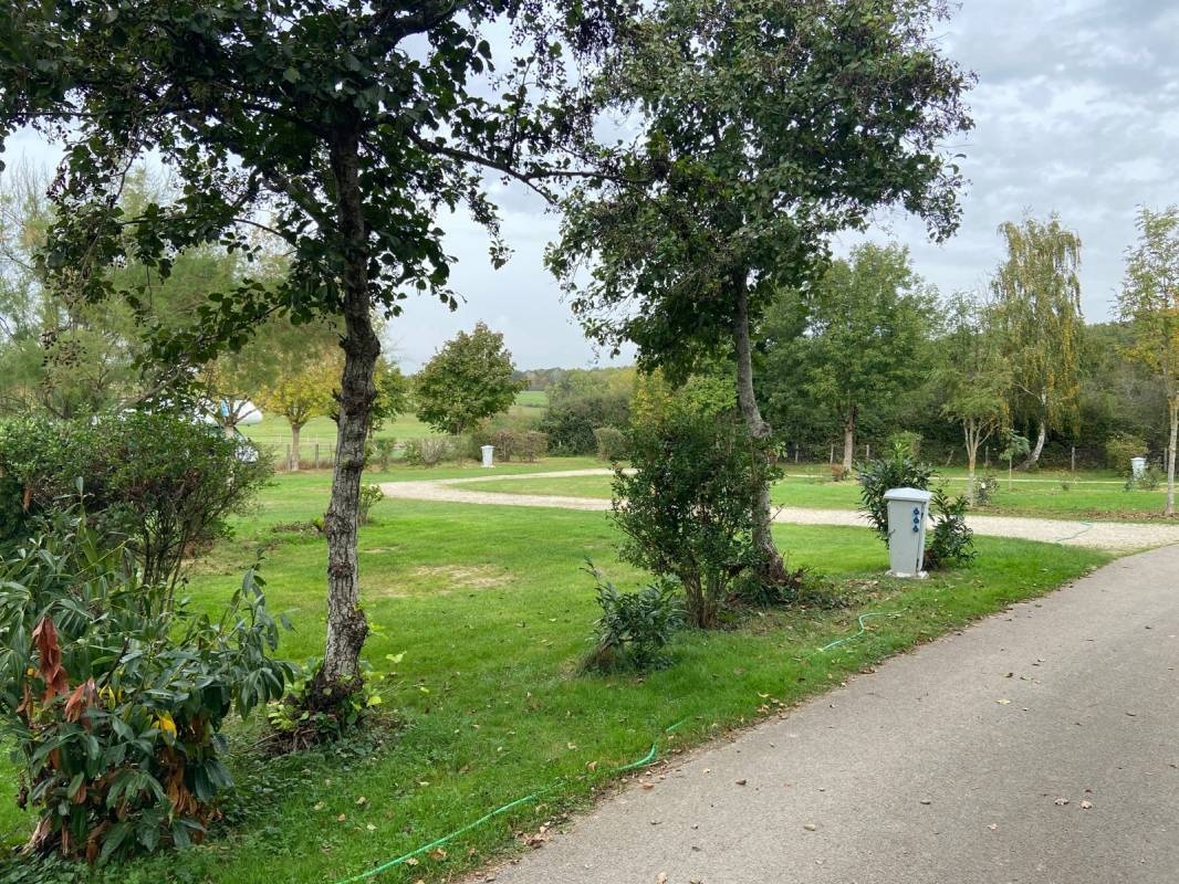 Camping Les Rives du Lac ** — Kemp in Géraudot / Grand Est