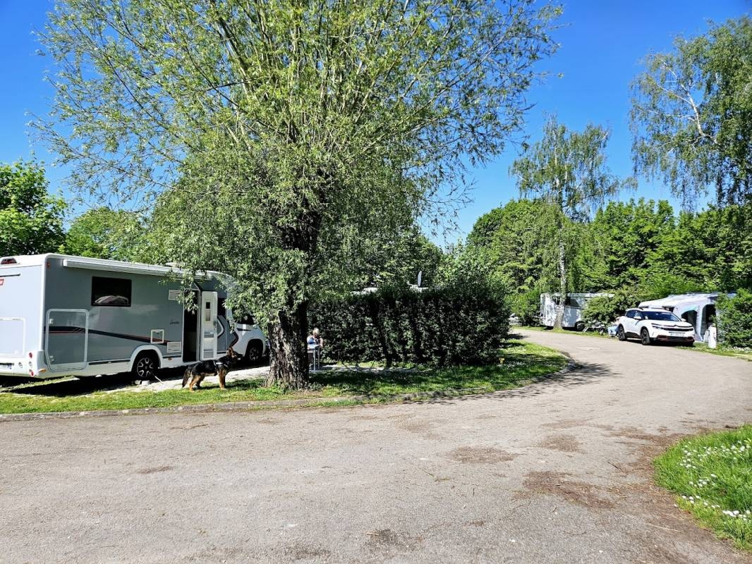 Camping Les Rives du Lac ** — Kemping in Géraudot / Grand Est