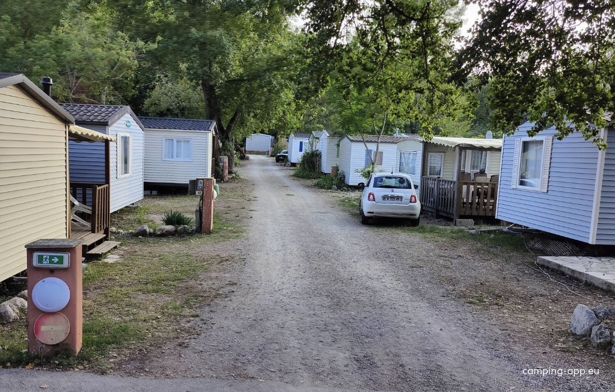 Camping Les Rives du Loup *** — Camping Site in Tourrettes-sur-Loup 