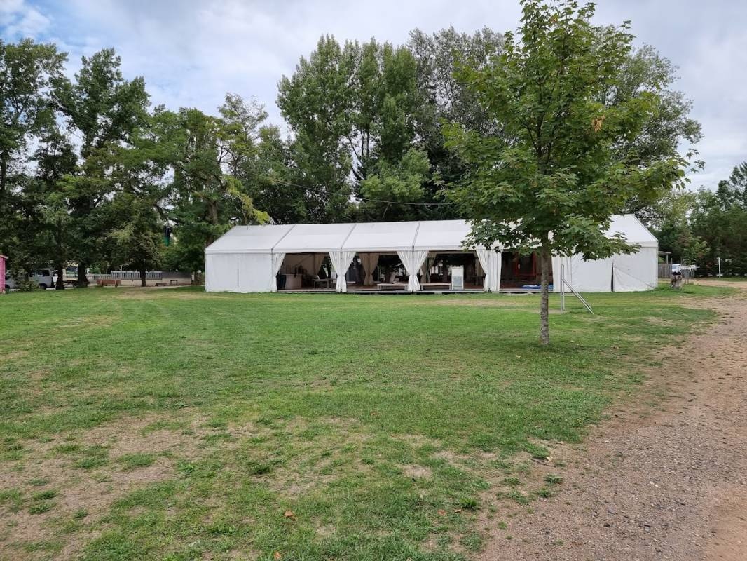 Les Sablons — Campingplatz in Pont-du-Château / Auvergne-Rhône-Alpes
