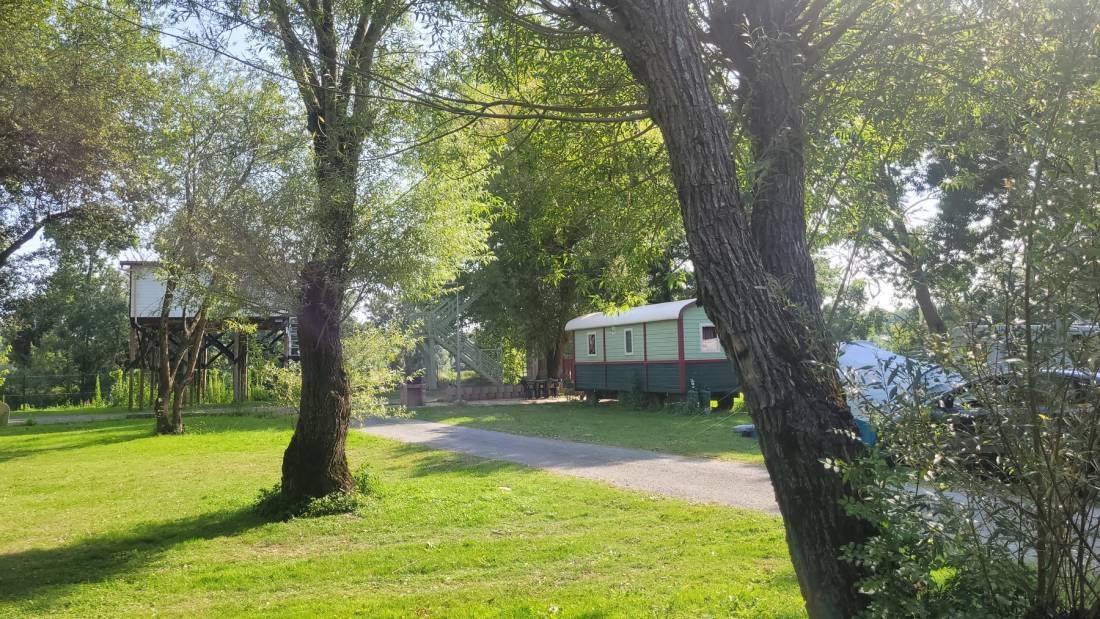 Camping Belle Rivière — Kemp in Chaniers / Auvergne-Rhône-Alpes