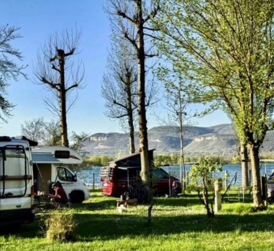 Camping Du Point Vert *** — Campingplats in Serrières-de-Briord