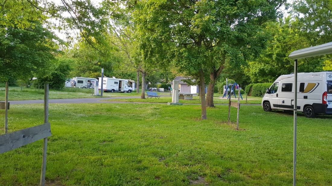 Camping intercommunal de l'île Auger *** — Campingplats in Chinon / Bourgogne Franche-Comté