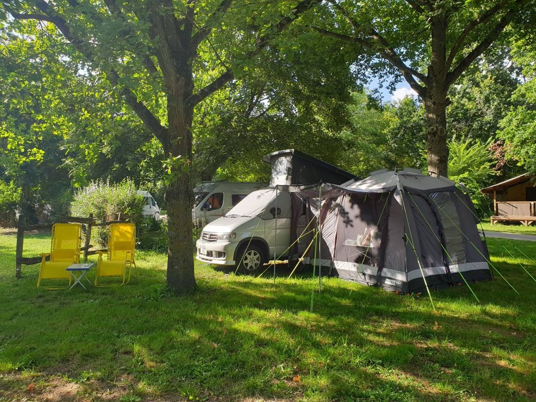Camping intercommunal de l'île Auger *** — Kamp yeri in Chinon / Bourgogne Franche-Comté