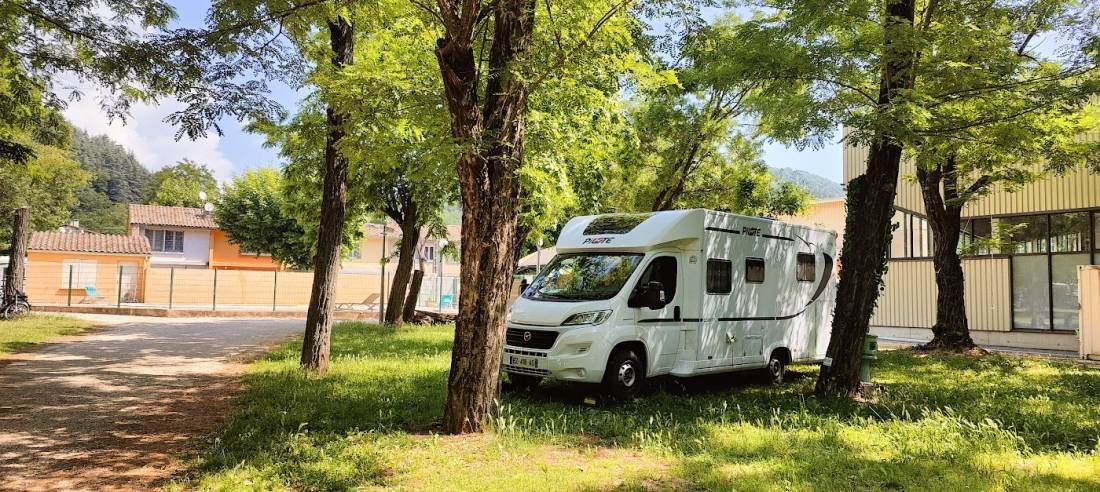 Camping au fil de la Volane — Campingplass in Vals-les-Bains