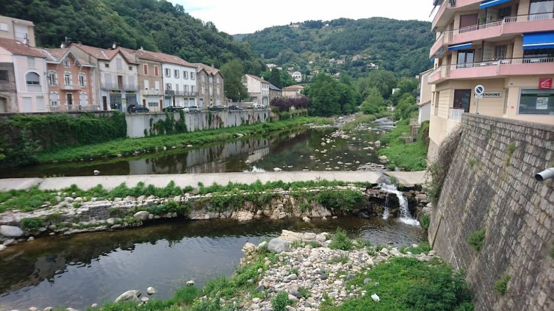 Camping au fil de la Volane — Cámping in Vals-les-Bains