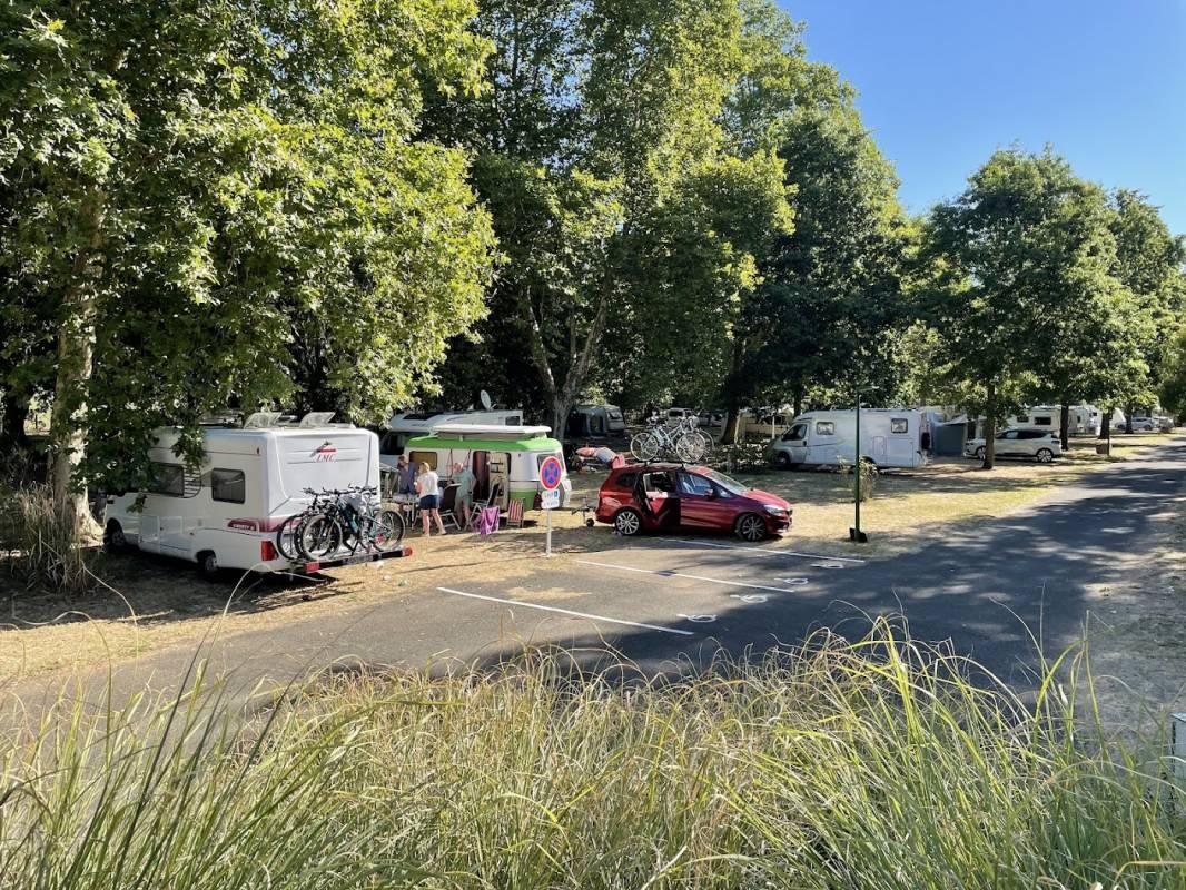 Camping Les Portes de la Loire — Camping Site in Chalonnes-sur-Loire