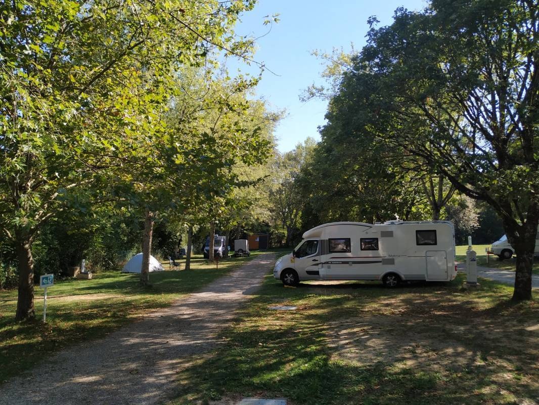 Camping Municipal Les Erables — Cámping in Champagne-en-Valromey