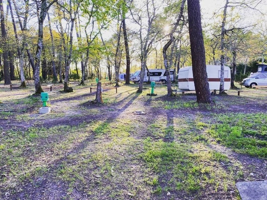 Camping municipal Villandraut — Campingplats in Villandraut / Nouvelle-Aquitaine