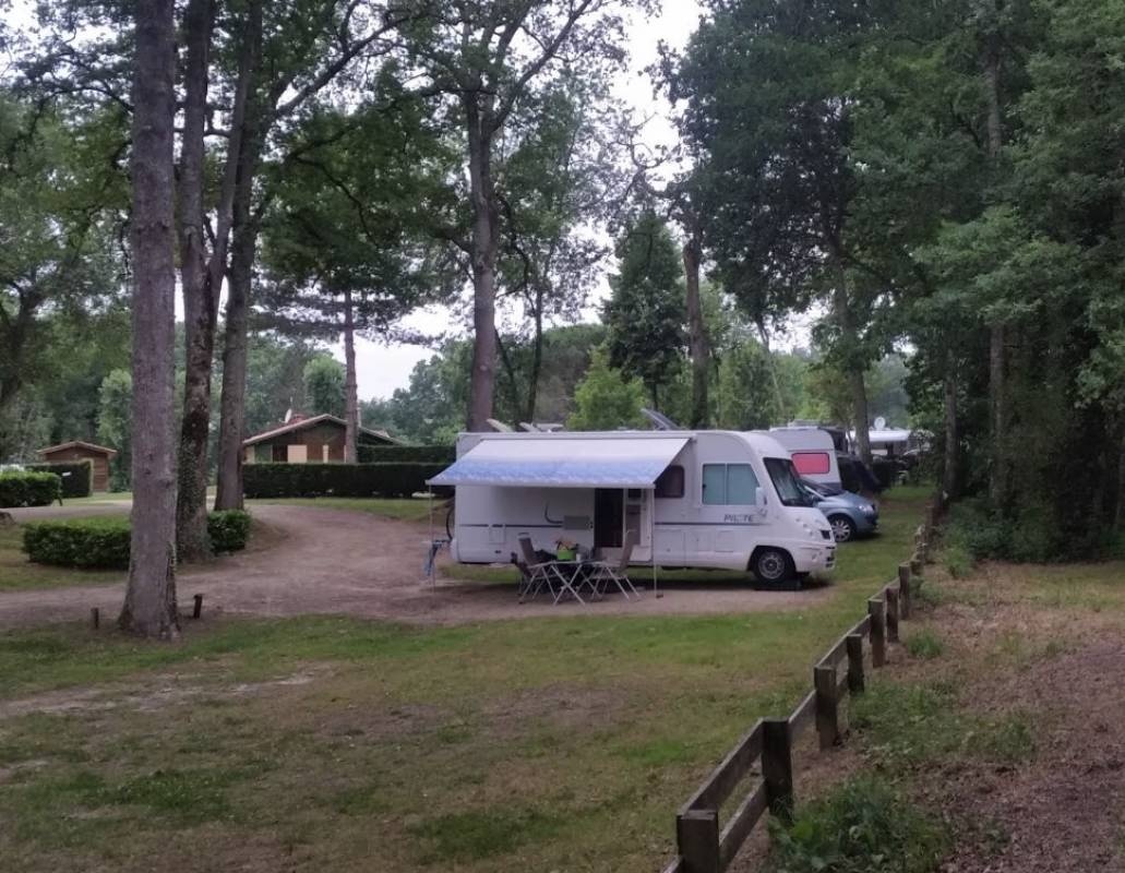 Camping Municipal La Chêneraie — Kemping in Gabarret