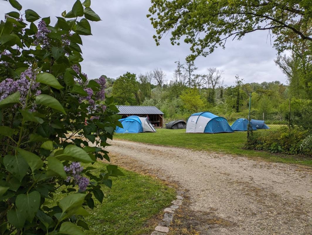 Camping de la pointe *** — Campingplatz in Bourg-et-Comin / Hauts-de-France