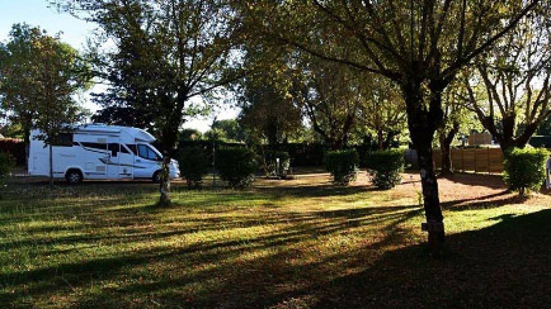 Camping Le Bois De Sophie *** — Campingplatz in Lacappelle-MArival