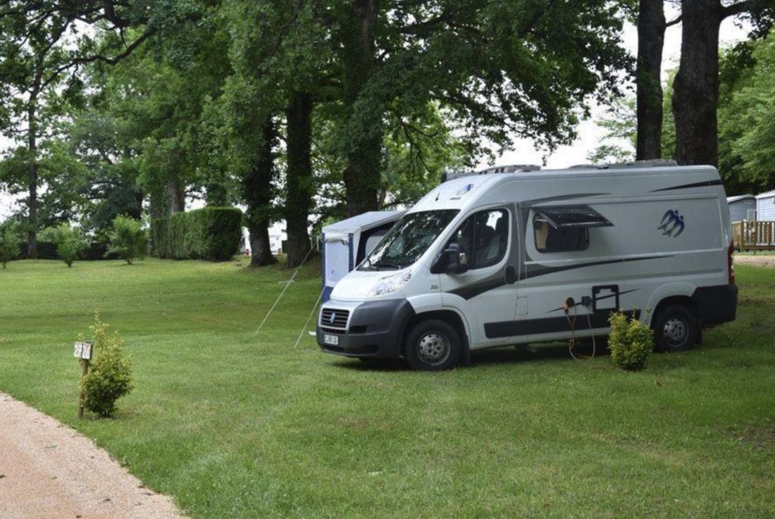 Camping Le Bois De Sophie *** — Kemping in Lacappelle-MArival