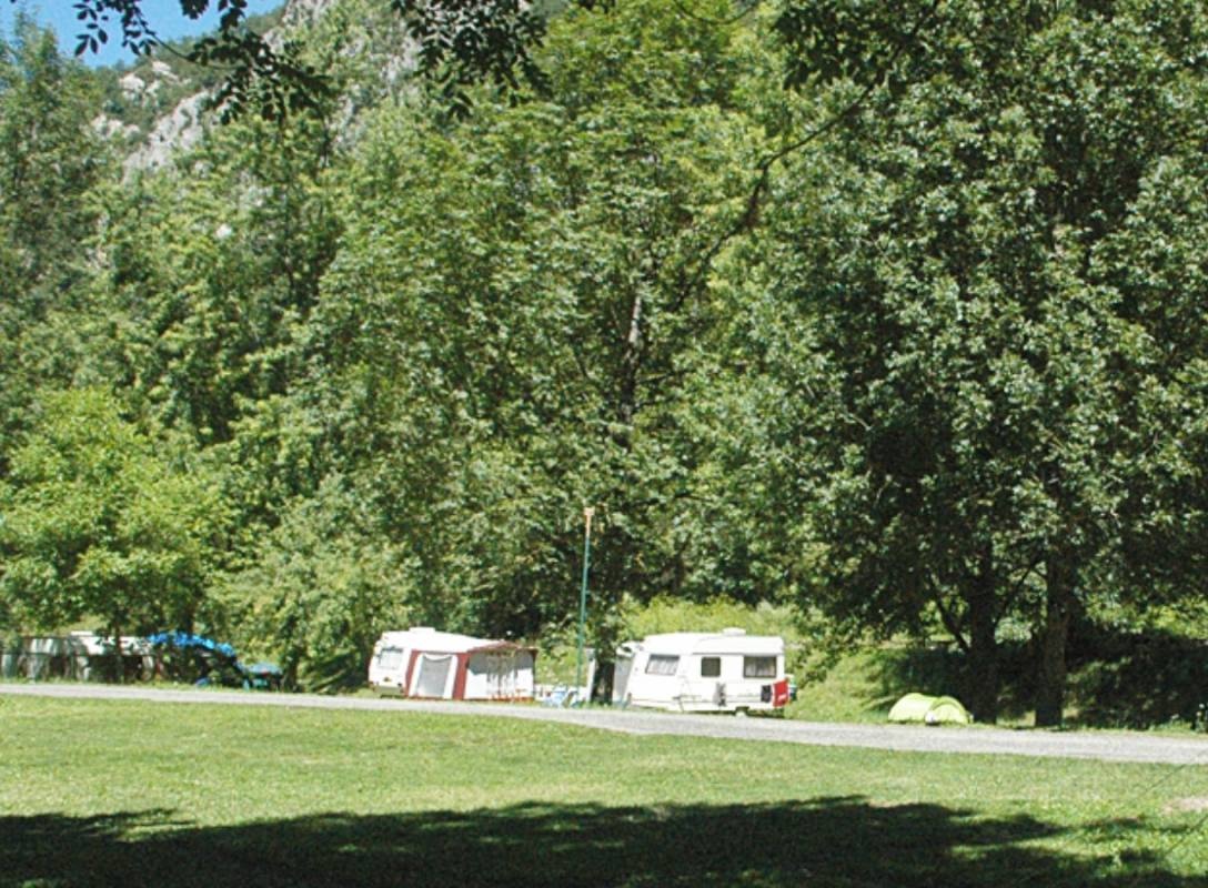 Camping-Caravaning Le Gave d'Aspe ** — Campingplats in Urdos