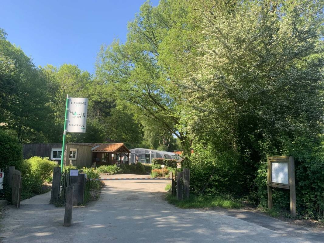 Camping La Vallée de Poupet *** — Campingplass in Saint-Malô-du-Bois 